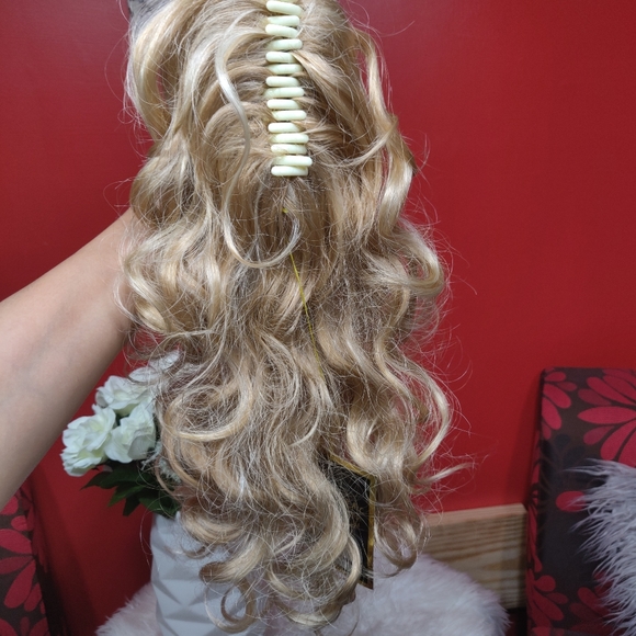 Wig - Picture 2 of 3